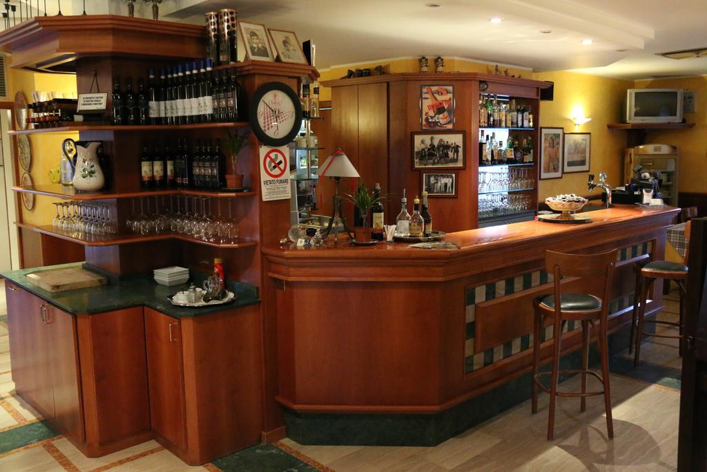 Hotel Ristorante Regina Mozzanica エクステリア 写真