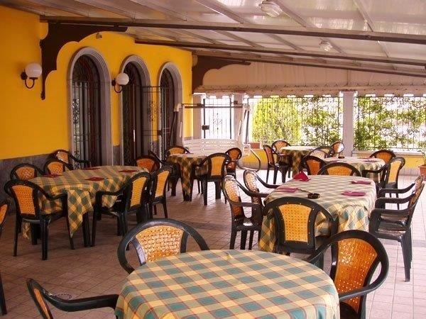 Hotel Ristorante Regina Mozzanica エクステリア 写真