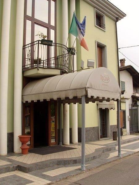 Hotel Ristorante Regina Mozzanica エクステリア 写真