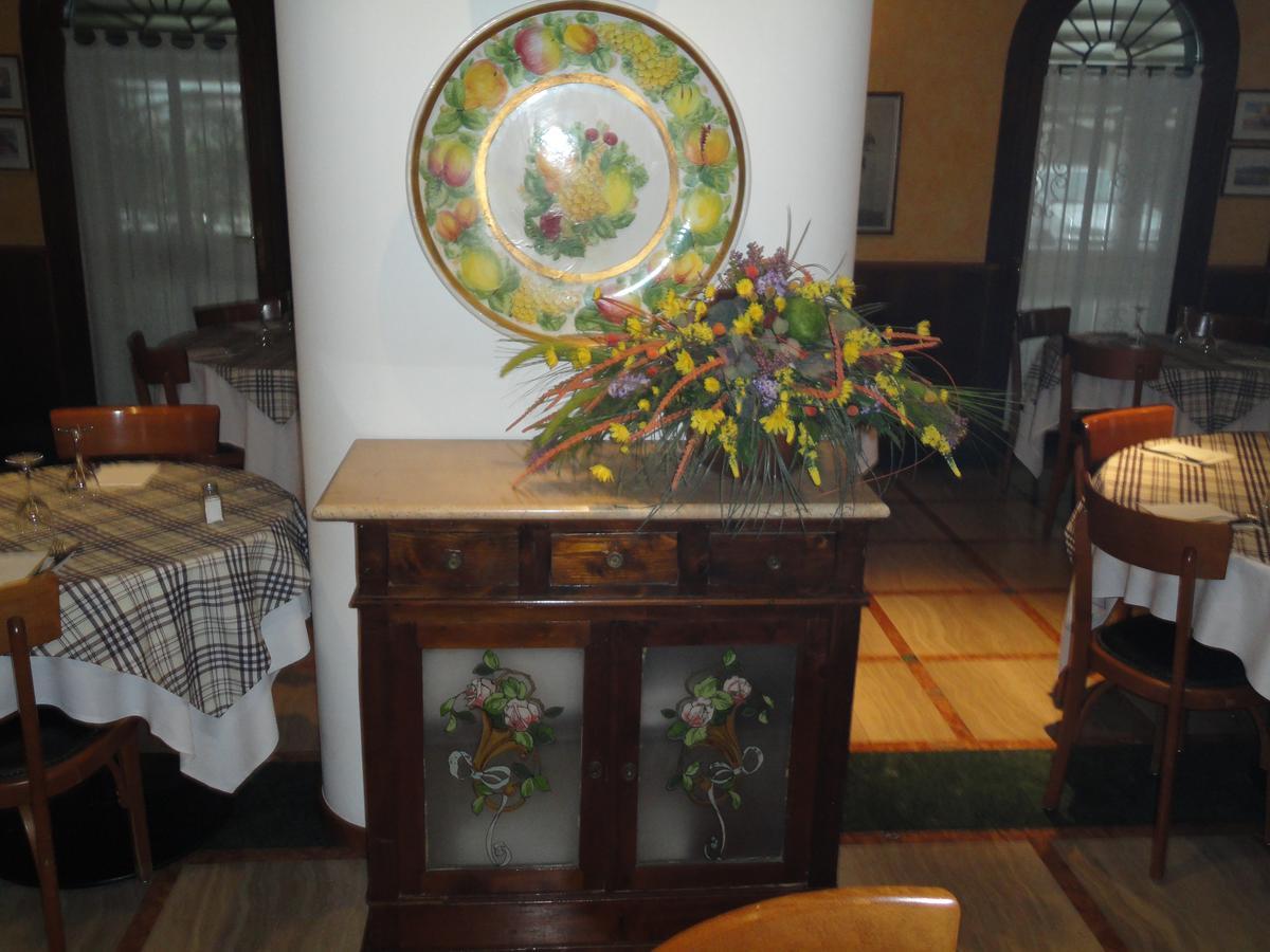 Hotel Ristorante Regina Mozzanica エクステリア 写真